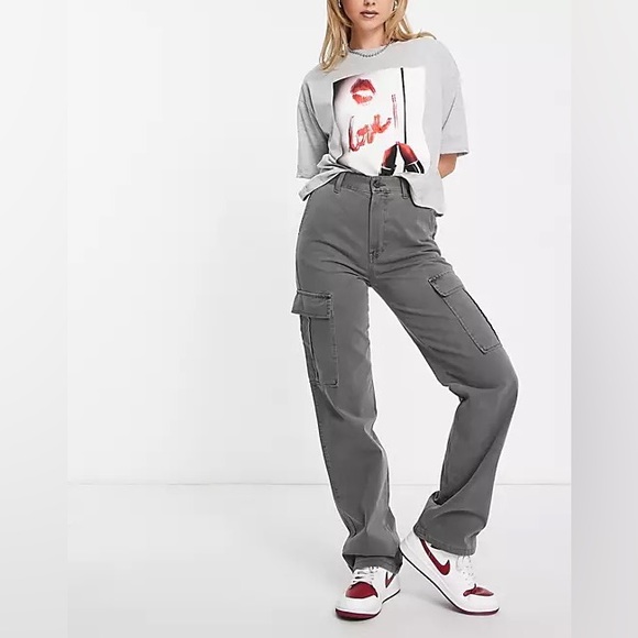 Stradivarius cargo pants in grey straight leg - Picture 16 of 16